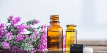 3 óleos essenciais para ansiedade e dores que você precisa testar