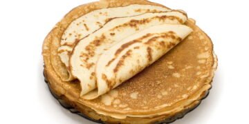 Essa panqueca saudável leva só 2 ingredientes e é ótima pra dieta sem glúten