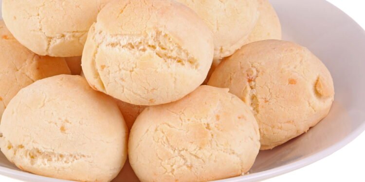 Este pãozinho brasileiro tem apenas 90 calorias e é livre de glúten naturalmente