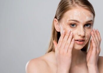 Peeling caseiro com enzimas naturais? Moda perigosa ou alternativa viável?