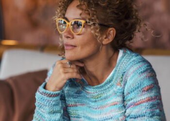 Coisas que muitas mulheres fazem sem perceber que vêm de um trauma