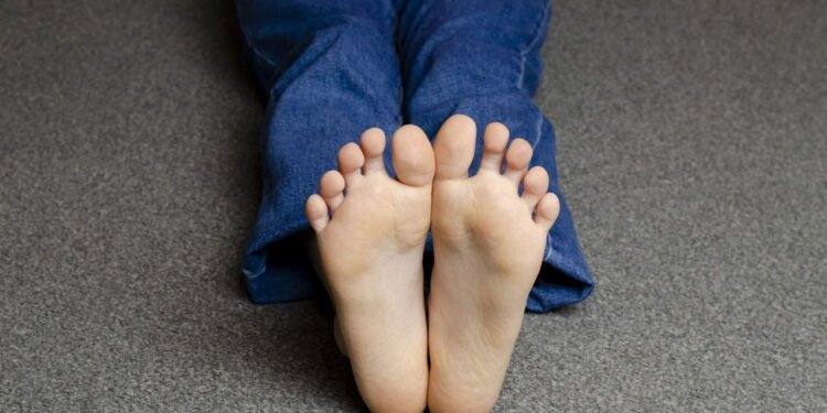 5 sinais nos pés que podem indicar problemas de saúde graves