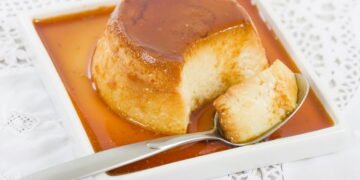 Pudim mais fácil do Brasil leva só 2 ingredientes e resultado cremoso