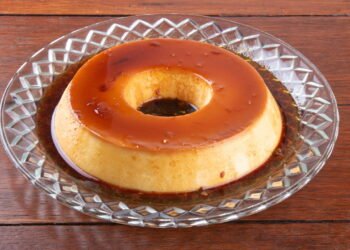 O melhor pudim de geladeira que une coco e chocolate cremoso