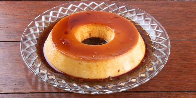 O melhor pudim de geladeira que une coco e chocolate cremoso