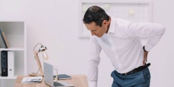 Quem sente dor no quadril ao sentar precisa conhecer essas soluções