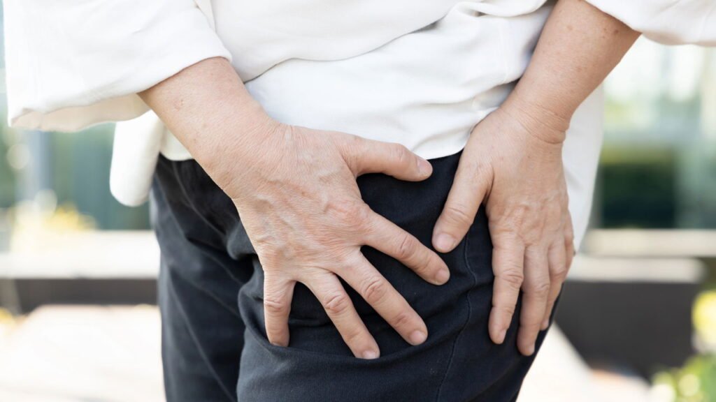 Quem sente dor no quadril ao sentar precisa conhecer essas soluções