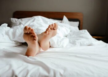 Dr. Fernando Lemos, CRM‑RS 26351: “Dormir deste lado pode reduzir os seus sintomas”