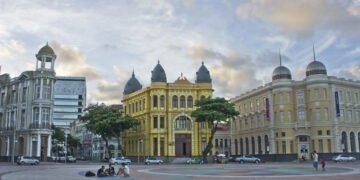 Essa cidade do Nordeste tem praia quente e educação de ponta que impressiona