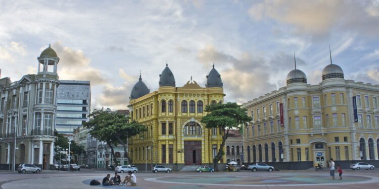 Essa cidade do Nordeste tem praia quente e educação de ponta que impressiona