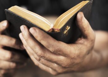 A religião influencia