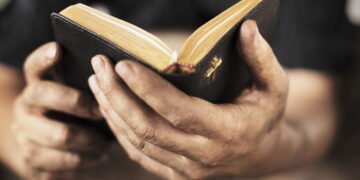 A religião influencia