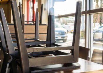 Rede de restaurantes fecha portas e demite equipes