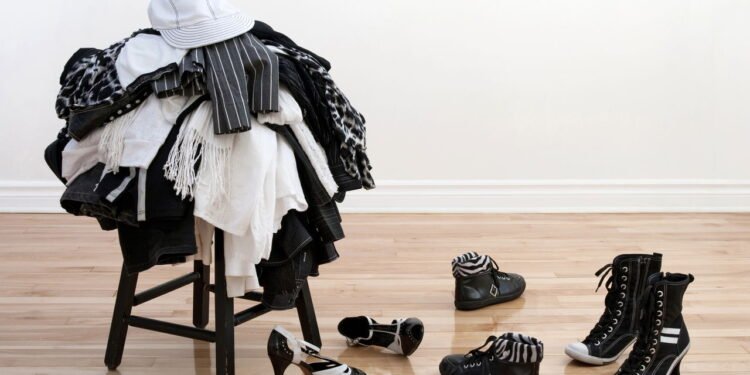 Pessoas que deixam as roupas jogadas na cadeira em casa, apresentam esses 8 comportamentos