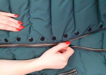 Air‑conditioned clothing