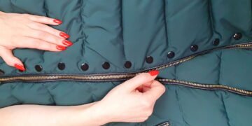 Air‑conditioned clothing