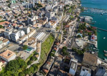 Essa cidade conquista turistas com fé, cores e sabores que viram rotina na vida de moradores