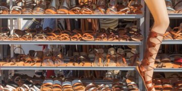 Essas sandálias estão de volta e são a aposta para o verão 2025