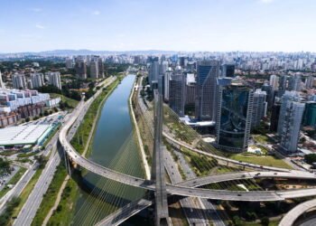 Nessa cidade você encontra trabalho fácil, mas perde tempo no congestionamento