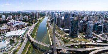 Nessa cidade você encontra trabalho fácil, mas perde tempo no congestionamento