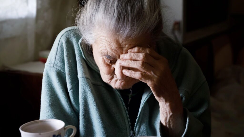 O que está por trás do aumento da solidão entre os idosos?