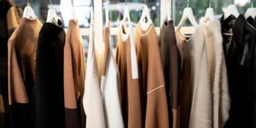 Se você tem no armário, não jogue fora, o vintage dos anos 90 que está na moda neste inverno 2025