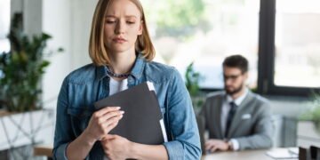 Funcionários registram queixa de assédio moral contra o gerente