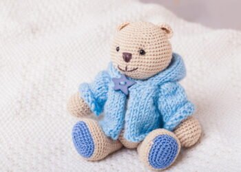 Transforme sua cortina em uma linda decoração com esse abraçador de ursinho