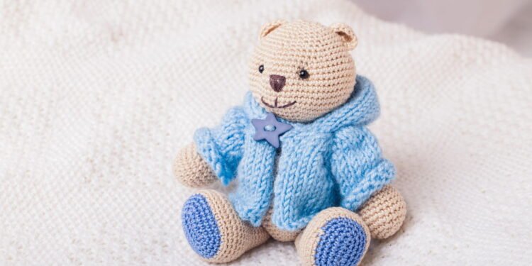 Transforme sua cortina em uma linda decoração com esse abraçador de ursinho