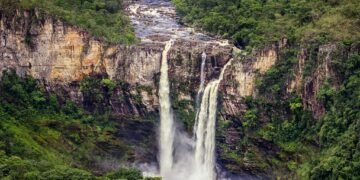 As cachoeiras dessa região são tão surreais que parecem outro planeta
