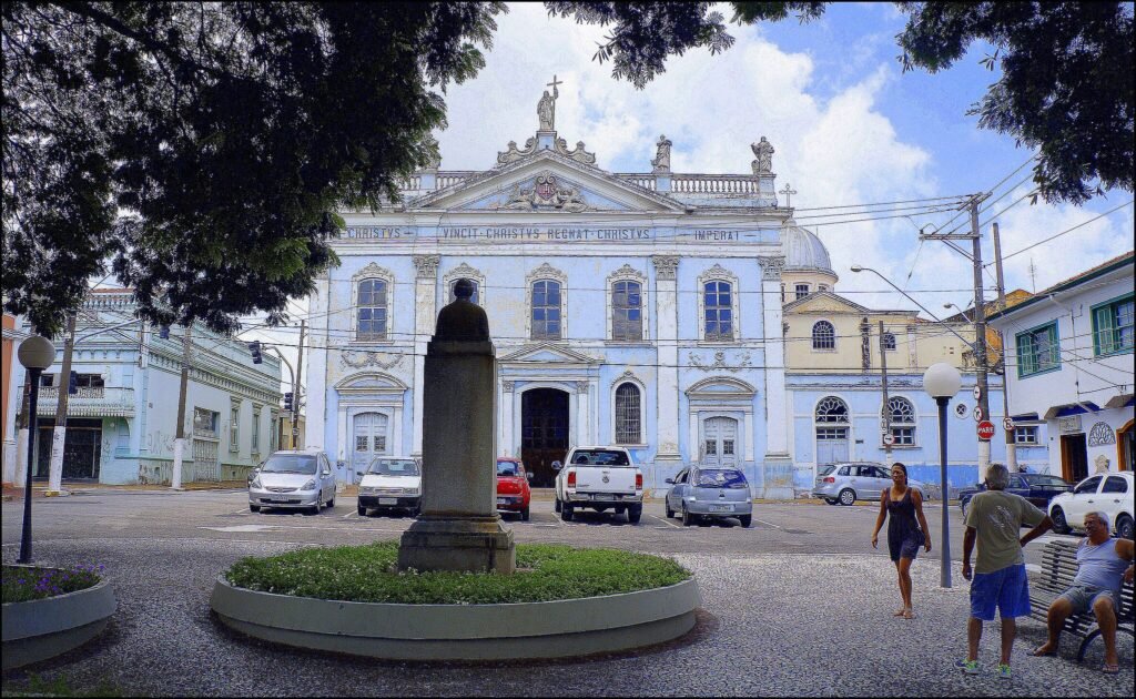 Cidade brasileira famosa pelos exageros conquista moradores com qualidade de vida excepcional