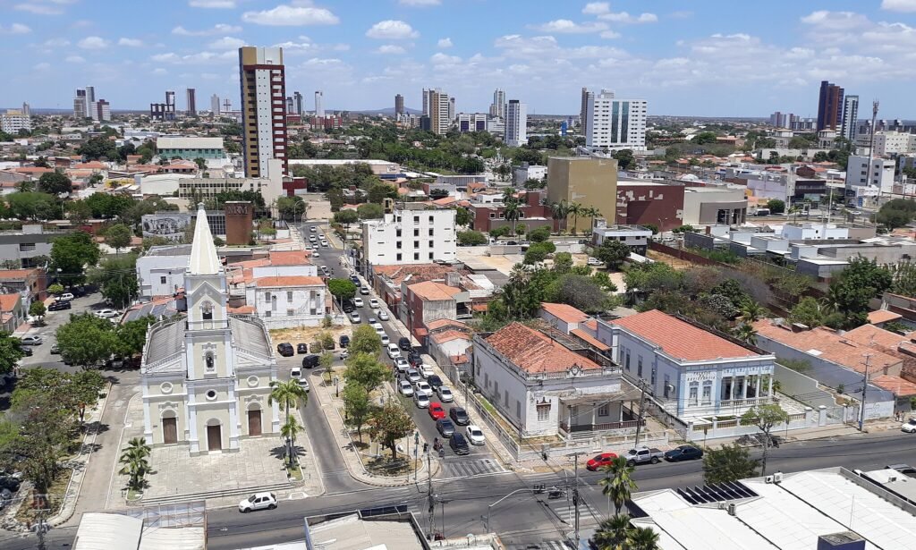 O "inverno-verão" dessa cidade atrai visitantes com calor intenso e festas tradicionais