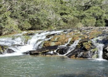 Turistas estão se apaixonando por essa rota de cachoeiras dessa cidade de Minas Gerais