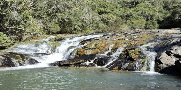 Turistas estão se apaixonando por essa rota de cachoeiras dessa cidade de Minas Gerais