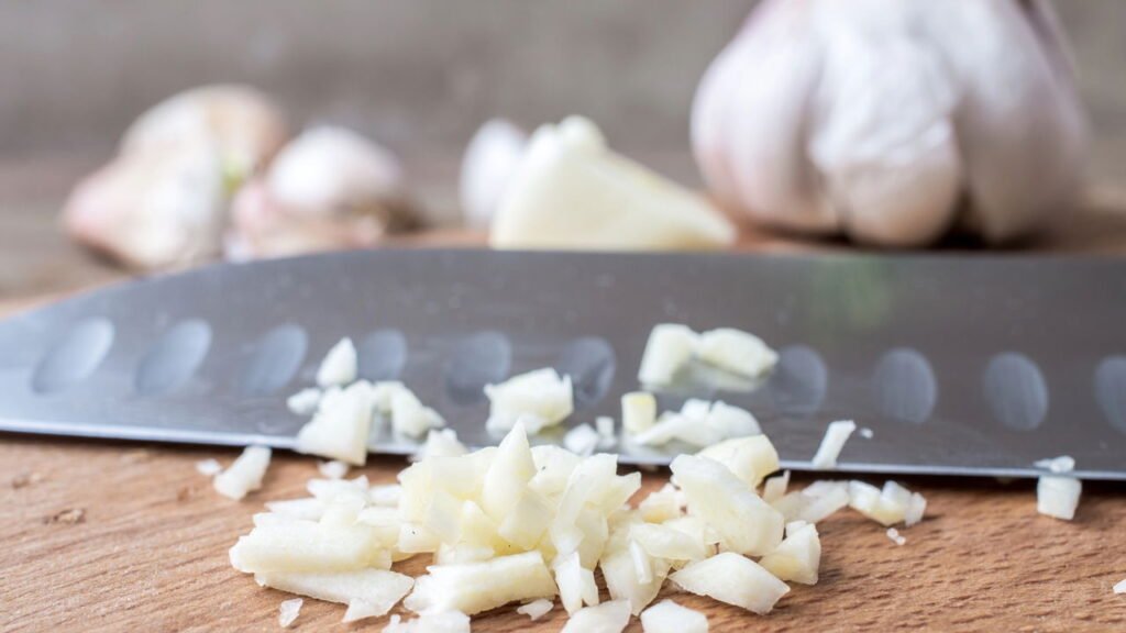 Como preparar um spray repelente de insetos utilizando apenas 1 ingrediente