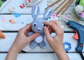 Amigurumis de crochê conquistam artesãs e vira fonte de renda
