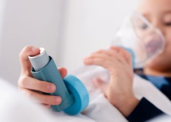 Entenda por que o "fumo passivo" é a maior ameaça aos pulmões das crianças