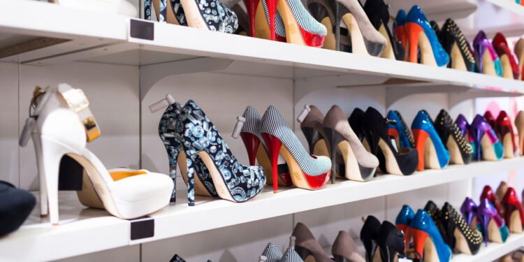 Falência em loja de calçados - Créditos: depositphotos.com / vlad_star