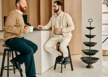 Tendências de banquetas para 2026 que vão valorizar qualquer cozinha