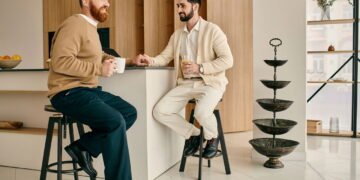 Tendências de banquetas para 2026 que vão valorizar qualquer cozinha