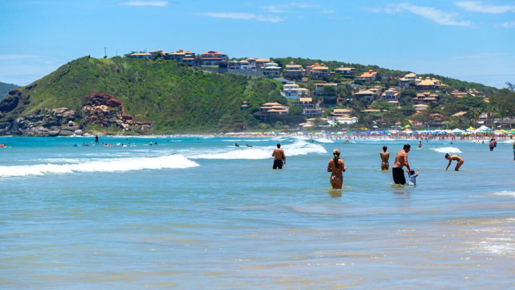 Cidade carioca encanta com praias, cultura e luxo sem perder o charme da vila caiçara