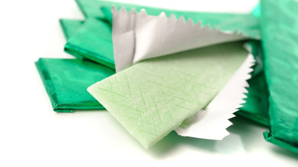 O método mais prático que elimina o chiclete sem danificar o tecido