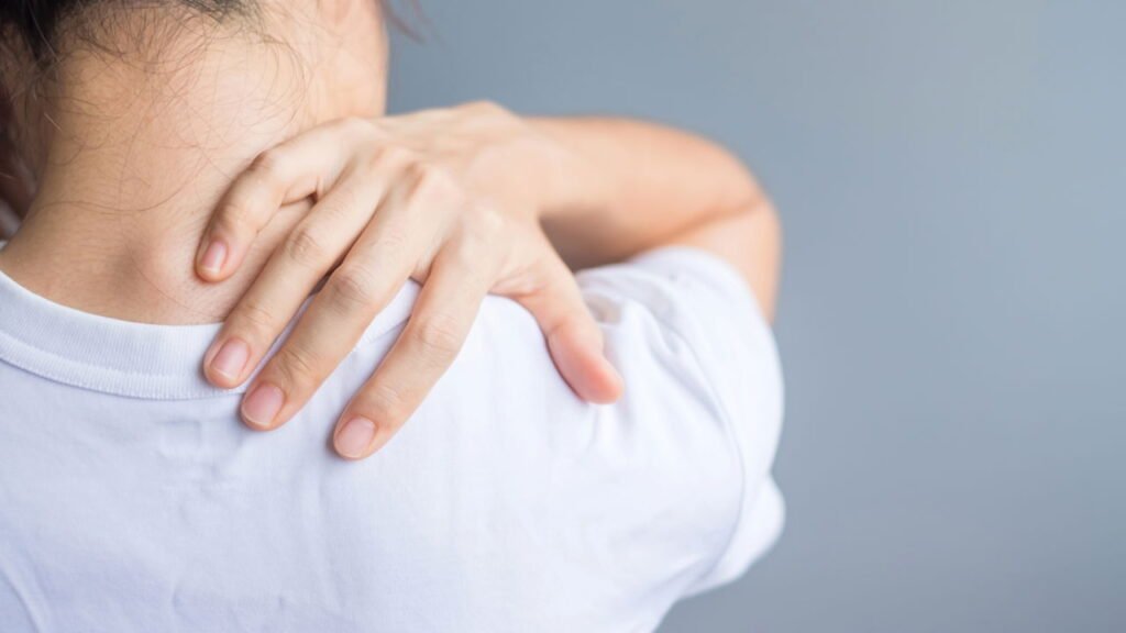 Fisioterapia revela técnica específica que alivia dor crônica de escritório