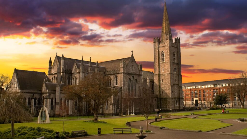 Nessa cidade as ruas cantam, os pubs dançam e a inovação não dorme