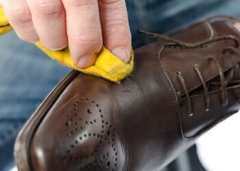 Como usar casca de banana para polir sapatos? Curiosidade que economiza dinheiro