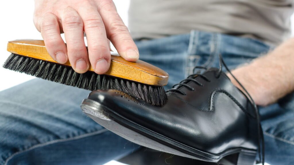 Como usar casca de banana para polir sapatos? Curiosidade que economiza dinheiro