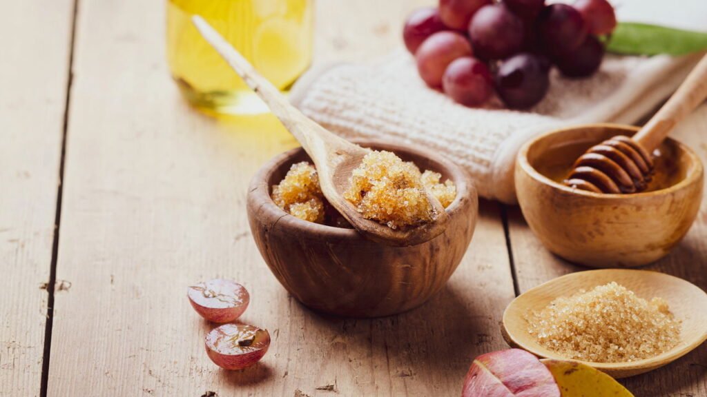 Quer uma pele radiante sem gastar muito? Essas receitas caseiras podem fazer milagres