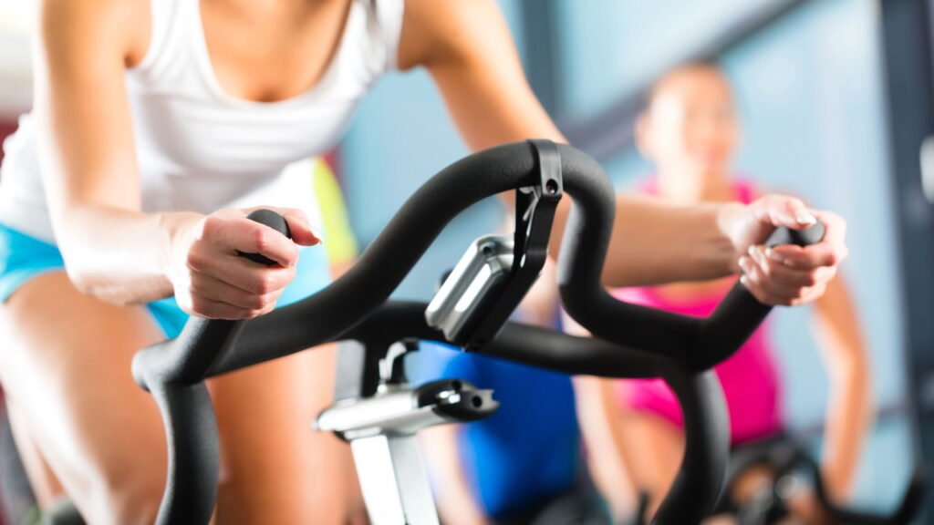 Treinar em jejum é seguro? A resposta depende do objetivo e tipo de treino