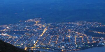 Lá no leste de Minas tem uma cidade voando mais alto que muita metrópole