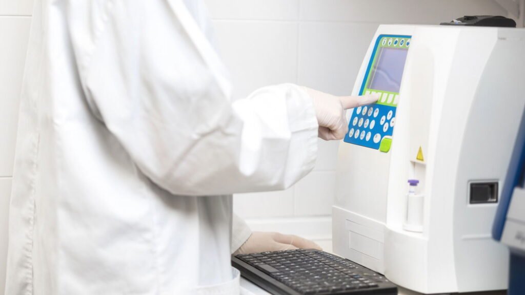 Exames essenciais dos 30 aos 60 anos que você deve agendar